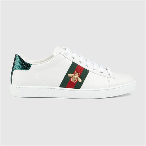 Sneakers bianche con ricamo ape Gucci 